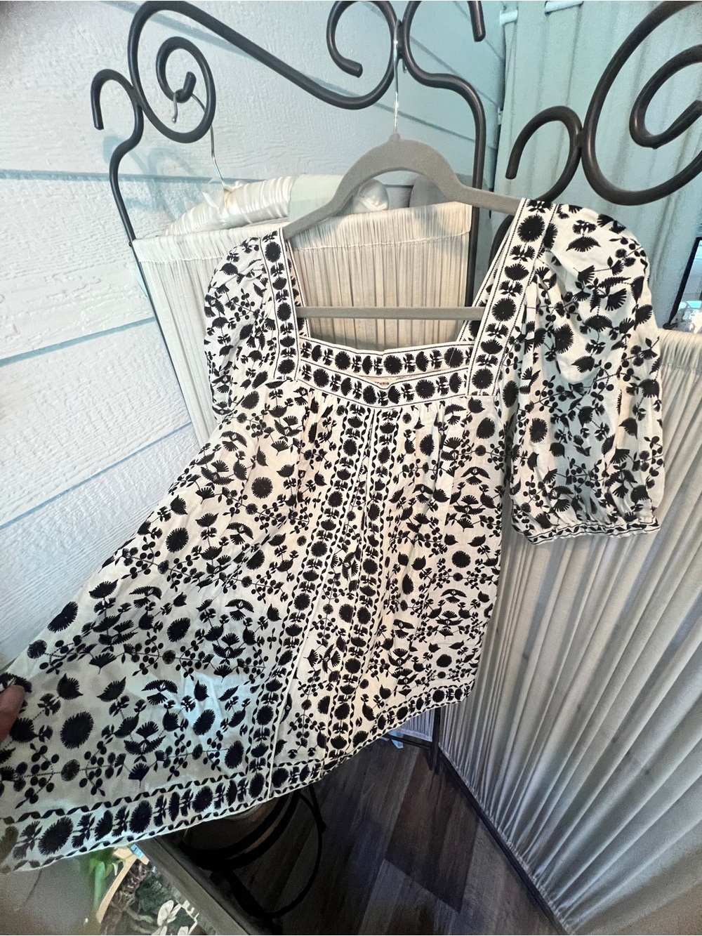 Max Studio Black & White Floral Square-Neck Puff Sleeve Top - Picture 4 of 4
